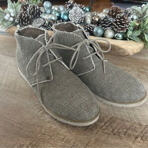 Bearpaw | Gray Chukka Ankle Boots | Casual Lace-Up Comfort Shoes Size 9.5